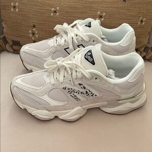 New Balance White and Black Women's Sneakers